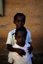 Archipel-des-Comores;-Complicité;-Enfants;-France;-Kaleidos;-Kaleidos-images;-La-parole-à-limage;-Laurent-Abad;-Mayotte;-Océan-Indien;-Personnes;-Portrait;-Stories-Pictures;-Vie-quotidienne;-Visage